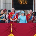 Tak hanya warga Inggris, turis dari seluruh dunia antusias untuk menonton trooping the color tahun ini