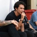 Adipati Dolken di Syukuran Film 'Pemburu di Manchester Biru'