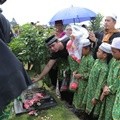 Billy Syahputra Ziarah ke Makam Olga Syahputra