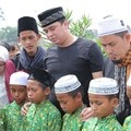 Billy Syahputra Ziarah ke Makam Olga Syahputra