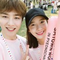 Kun bagikan fotonya bersama Yoona Girls' Generation di SMTOWN Workshop Pyeongchang 2018.