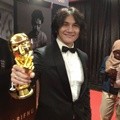 Ada yang berhasil membawa piala seperti Vino G Bastian sebagai aktor utama film terfavorit dalam film 'Chrisye'