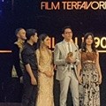 Kategori yang ditunggu-tunggu, 'Dilan 1990' berhasil membawa pulang piala film terfavorit