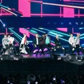 Seventeen tampil spektakuler dengan nyanyikan lagu 'Clap' dan 'Very Nice' di SBS Super Concert di Taipei