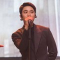 D.O. saat tampil di konser EXO The ElyXiOn [dot].