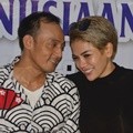 Nikita Mirzani Didampingi Dipo Latief Gelar Jumpa Pers