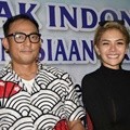 Nikita Mirzani Didampingi Dipo Latief Gelar Jumpa Pers