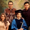 Kebahagiaan Ashanty semakin lengkap usai sukses wisuda di tengah jadwal kerja yang padat.