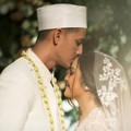 Randi Bachtiar mencium mesra kening Tasya Kamila.