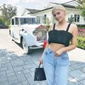 Pada momen pertambahan usianya ini, Kylie mendapat berbagai hadiah mewah. Termasuk mobil Rolls Royce seharga Rp 4,3 miliar dari Travis