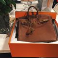 Melengkapi ulang tahun super mewah Kylie, Kris Jenner memberikan hadiah berupa tas Hermes Birkin seharga Rp 216 juta