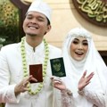 Anandito dan Anisa Rahma bahagia tunjukan buku nikah mereka