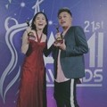 Sheryl Sheinafia dan Rizky Febian Bangga Pamerkan Piala AMI Awards 2018