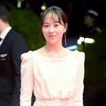 Penampilan Lee Yoo Young di acara pembukaan BIFF 2018.