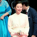 Penampilan Kim Hee Ae di acara pembukaan BIFF 2018.