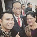 Presiden Jokowi dan Ibu Iriana Foto Bersama Raffi Ahmad