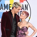 Penampilan G-Eazy dan Halsey di Red Carpet AMAs 2018