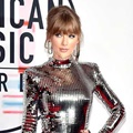 Penampilan Taylor Swift di Red Carpet AMAs 2018