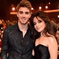 Penampilan Andrew Taggart dan Camila Cabello di AMAs 2018