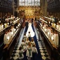 Putri Eugenie berjalan menuju altar dengan didampingi sang ayah, Pangeran Andrew, Duke of York.