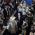 Para bridesmaid ikut membantu Putri Eugenie di hari pernikahannya.