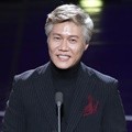 Park Ho San berhasil membawa pulang piala Best Supporting Actor di APAN Star Awards 2018.