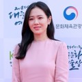 Son Ye Jin di Red Carpet Korean Popular Culture And Art Awards 2018