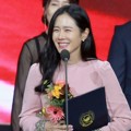 Son Ye Jin Raih Piala Prime Minister's Commendation