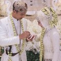 Hanif Fathoni Saat Sematkan Cincin pernikahan di Jari Manis Melody