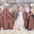 Melody Ditemani para Bridesmaid di Hari Pernikahannya