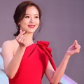Kang Han Na ikut didapuk sebagai pembaca nominasi pemenang Genie Music Awards 2018.