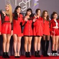 Momoland mencuri perhatian dengan kostum merah di Genie Music Awards 2018.