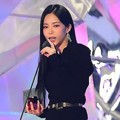 Heize sukses membawa pulang piala Best Female Vocal Performance.