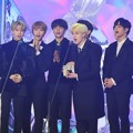 Stray Kids membawa pulang penghargaan Best New Male Artist.