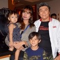 Willy Dozan Datang Bersama Keluarga di Nonton Bareng Film 'Target'