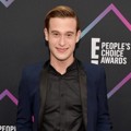 Tyler Henry di Red Carpet Peoples Choice Awards 2018 Tyler Henry di Red Carpet Peoples Choice Awards 2018