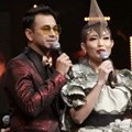 Raffi Ahmad dan Ayu Dewi membacakan nominasi di Silet Awards 2018