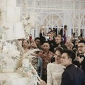 Baim Wong dan Paula Verhoeven saat prosesi Potong Kue