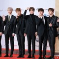 Monsta X pun tak mau kalah tampil keren di Asia Artist Awards 2018.