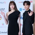 Lee Sung Kyung dan Leeteuk Super Junior menjadi pasangan MC di Asia Artist Awards 2018.