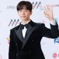 Junho 2PM terlihat begitu segar di Asia Artist Awards 2018.