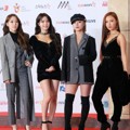 Mamamoo mempesona dengan kostum dominasi hitam abu-abu di Asia Artist Awards 2018.