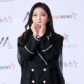 Kim Chung Ha tampak cantik dengan kostum nyentrik di Asia Artist Awards 2018.