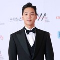 Kwak Si Yang terlihat gagah di Asia Artist Awards 2018.