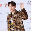 SE7EN datang dengan senyum cerah di Asia Artist Awards 2018.