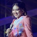 Via Vallen Membawakan Lagu 'Meraih Bintang' Acara di SCTV Awards 2018