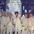 iKON Raih Piala Best Song of the Year