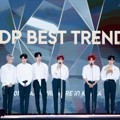 Wanna One Saat Raih Piala Best Trend