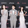 Shin A Young, Kwon Hyuk Soo dan Jisook di Red Carpet MAMA 2018 Jepang