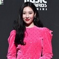 Sunmi hadir di red carpet MAMA 2018 Hong Kong.